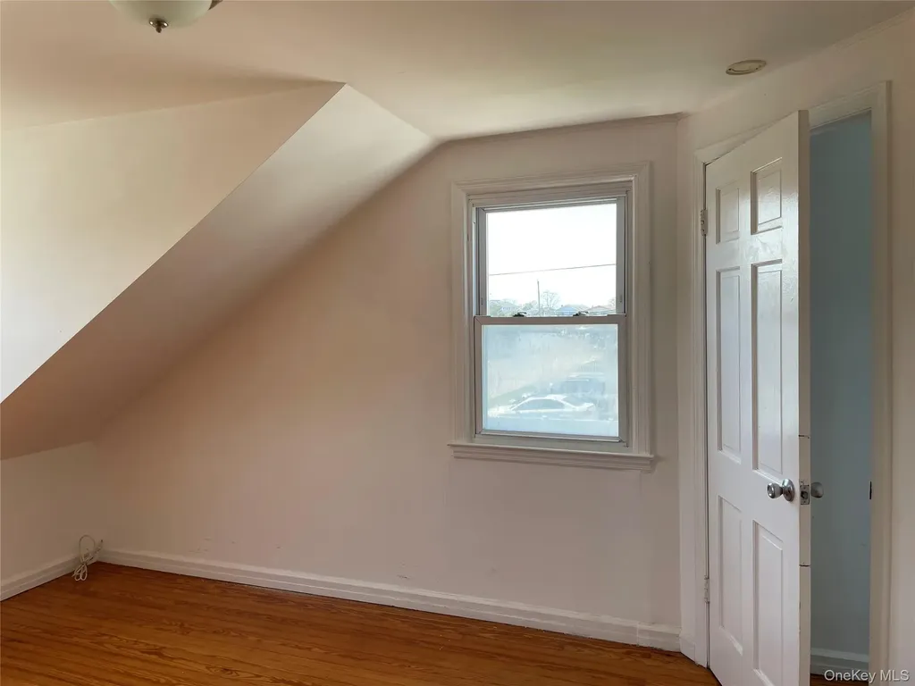 10 Mckinley Lindenhurst NY 11757
