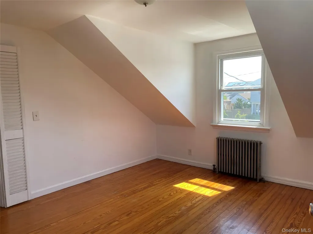 10 Mckinley Lindenhurst NY 11757