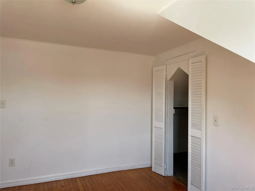 10 Mckinley Lindenhurst NY 11757