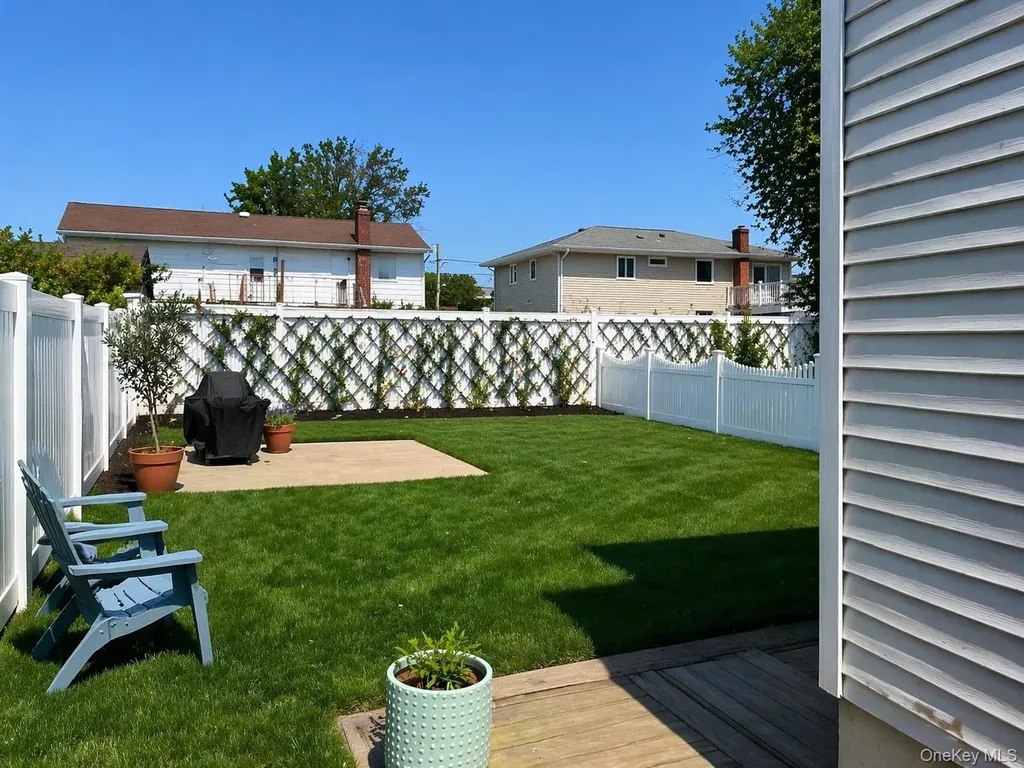 10 Mckinley Lindenhurst NY 11757