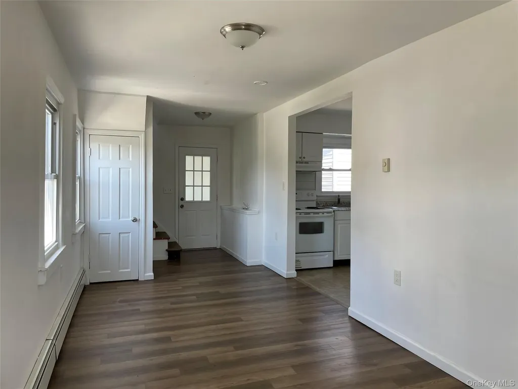 10 Mckinley Lindenhurst NY 11757