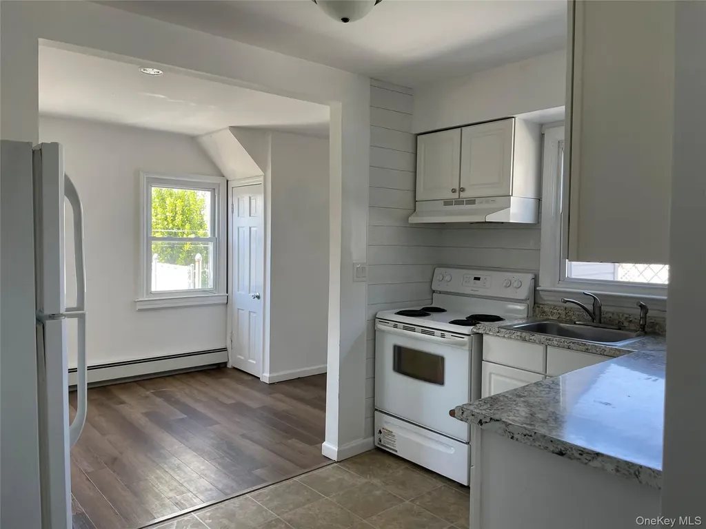 10 Mckinley Lindenhurst NY 11757