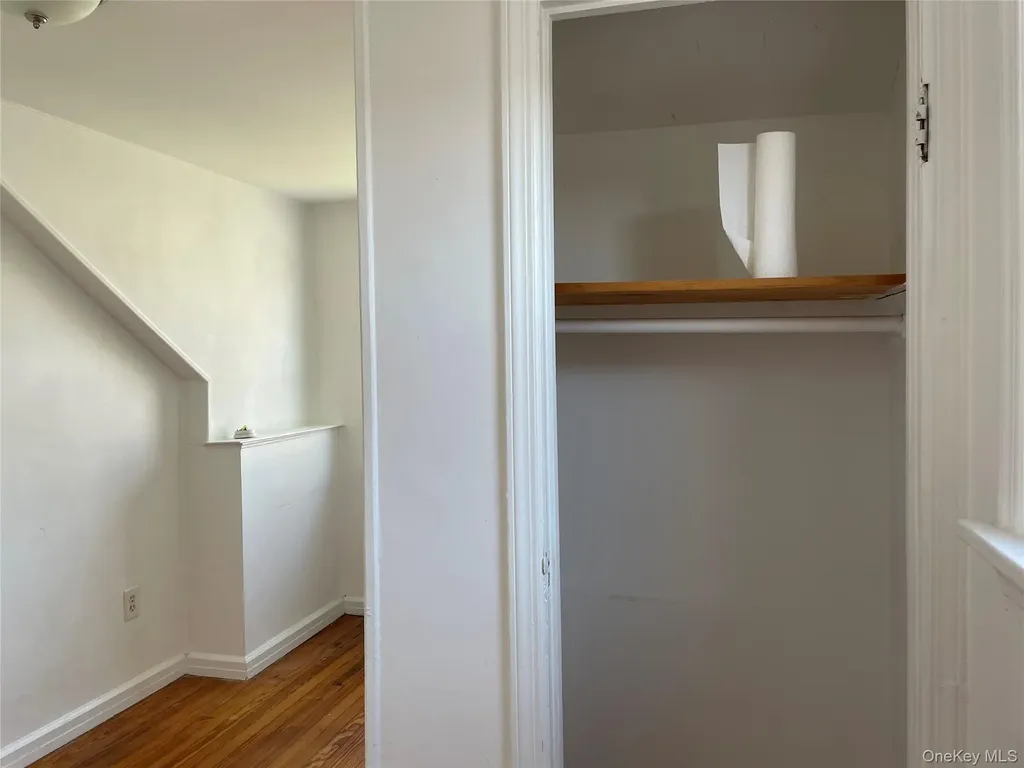 10 Mckinley Lindenhurst NY 11757
