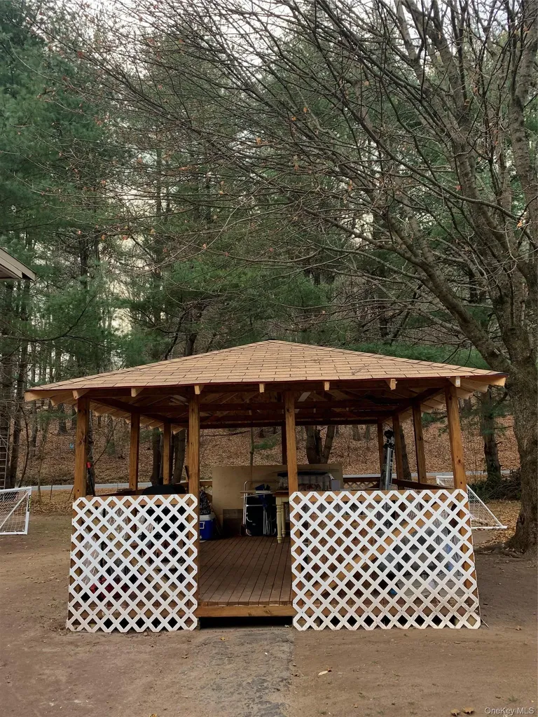 68 Oxford Circle Neversink NY 12759