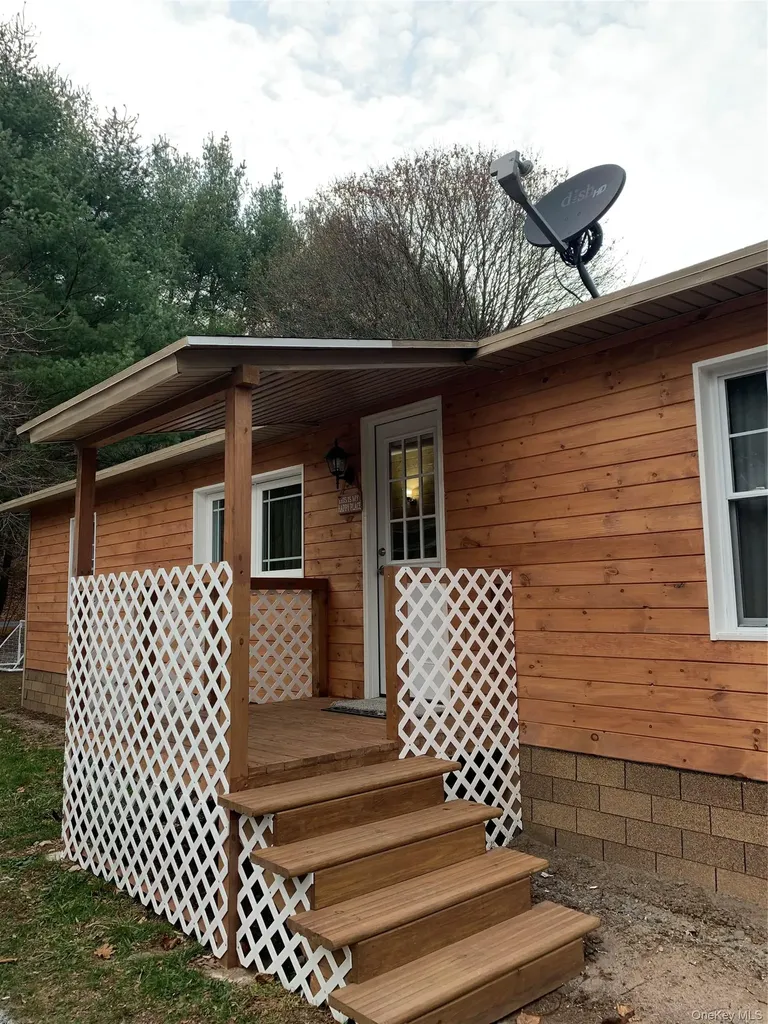68 Oxford Circle Neversink NY 12759