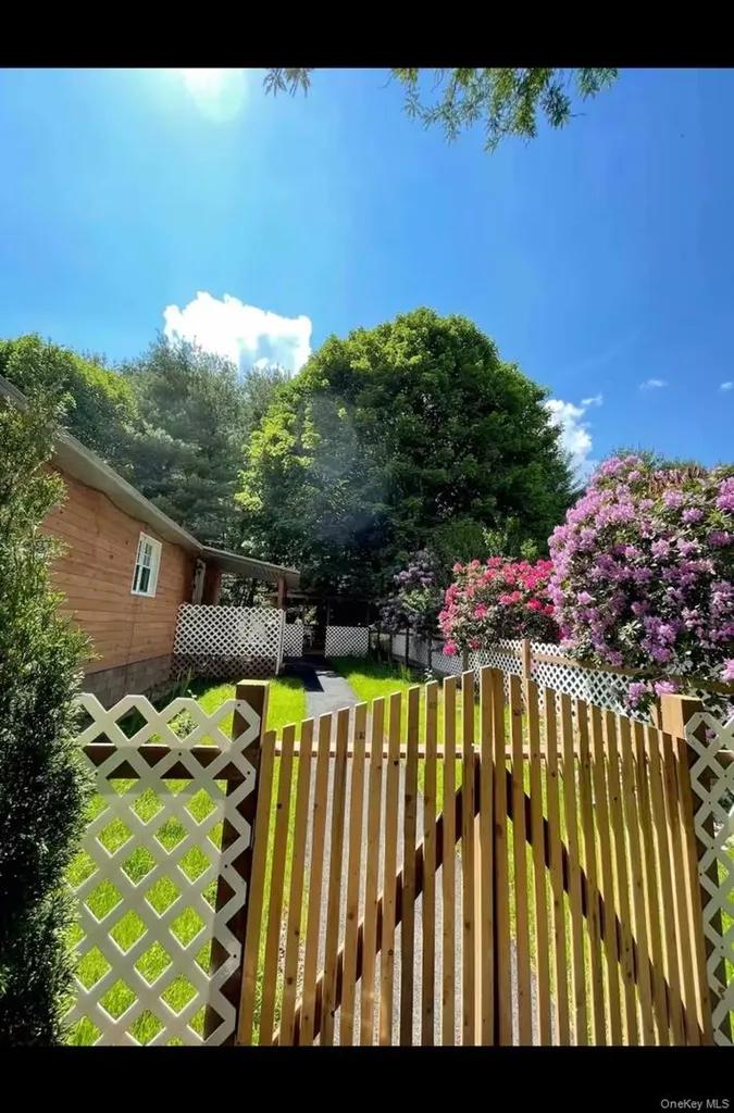 68 Oxford Circle Neversink NY 12759