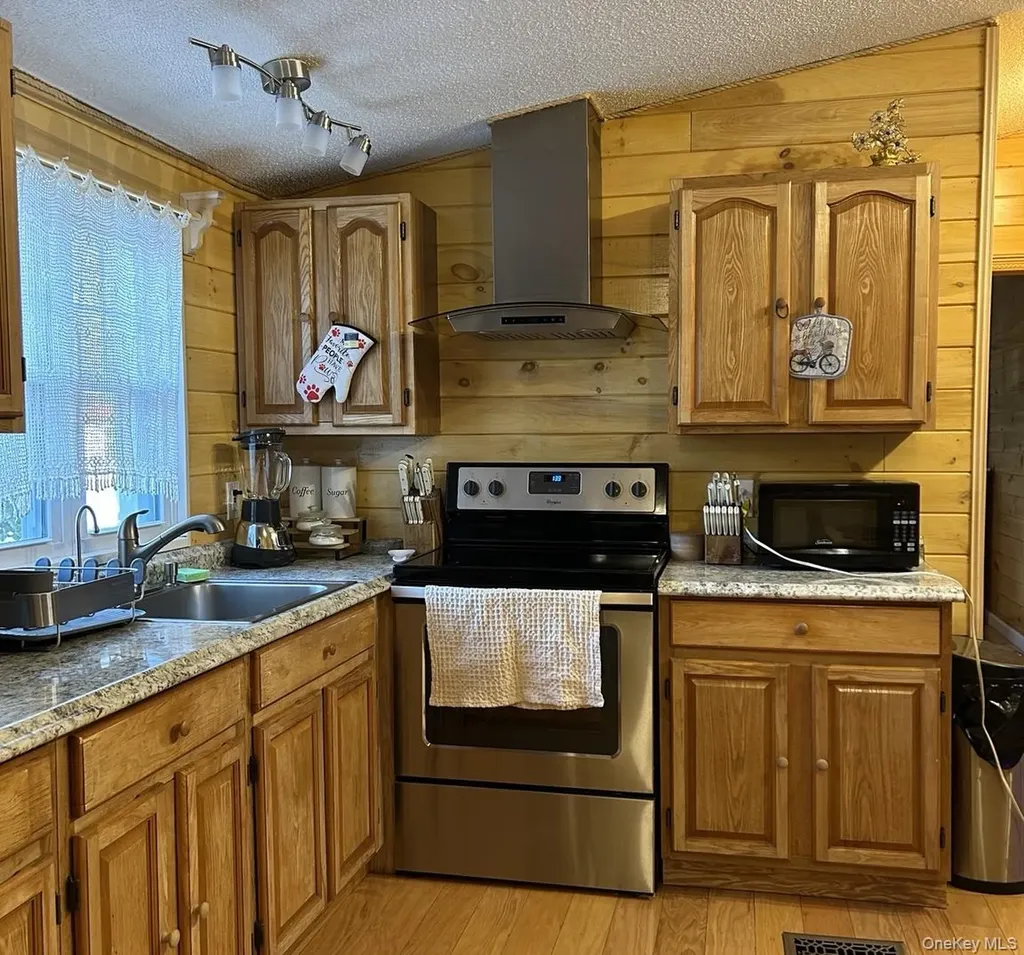 68 Oxford Circle Neversink NY 12759