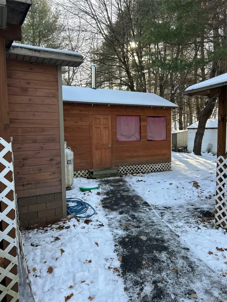 68 Oxford Circle Neversink NY 12759