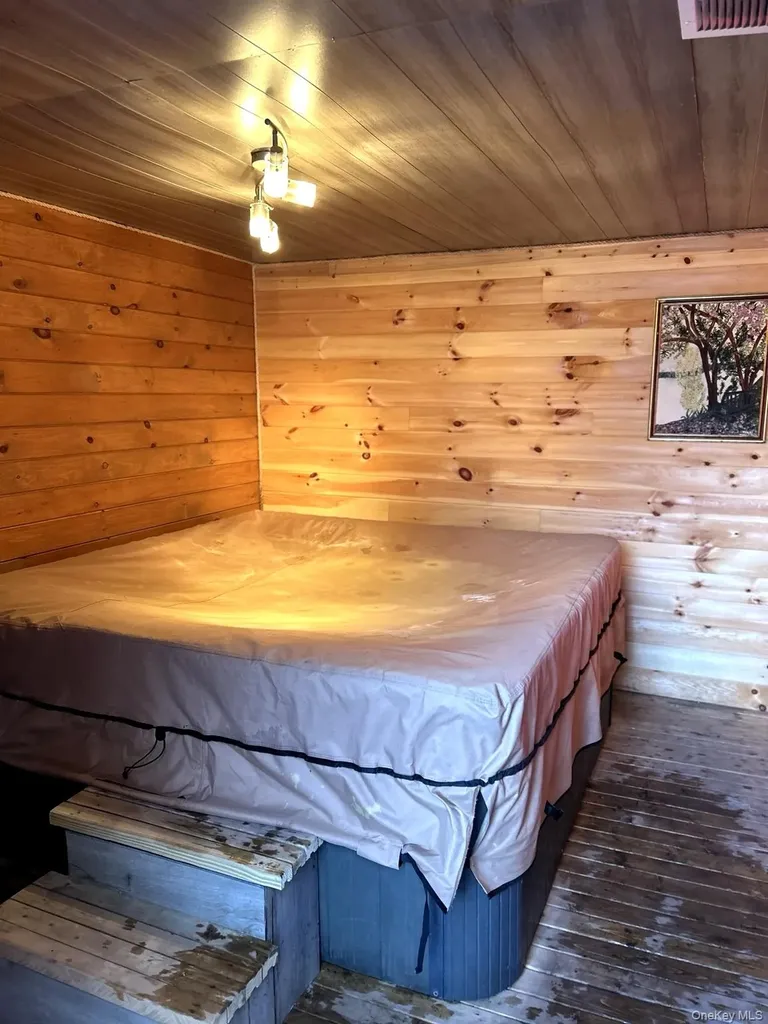 68 Oxford Circle Neversink NY 12759