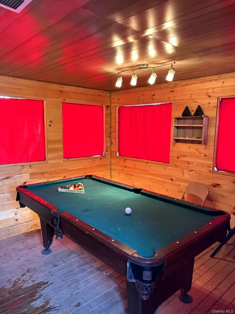 68 Oxford Circle Neversink NY 12759
