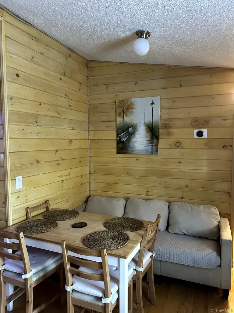 68 Oxford Circle Neversink NY 12759