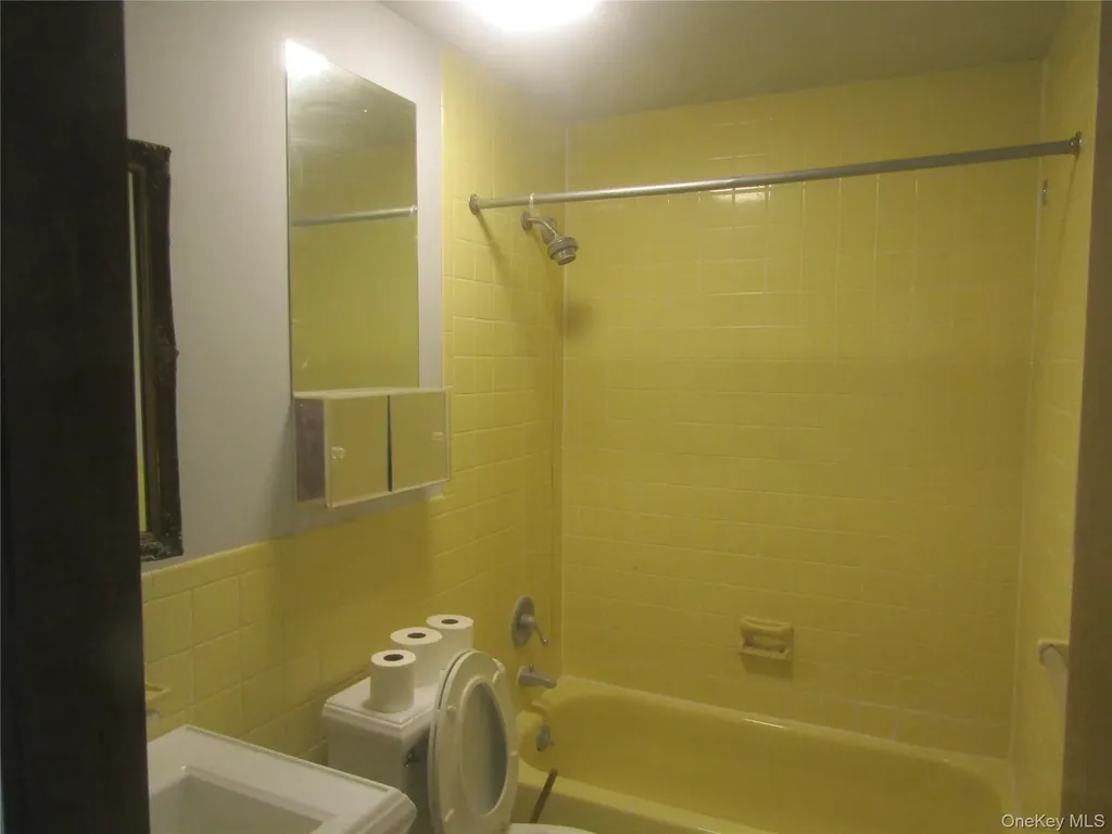 175 Main Avenue Wheatley Heights NY 11798