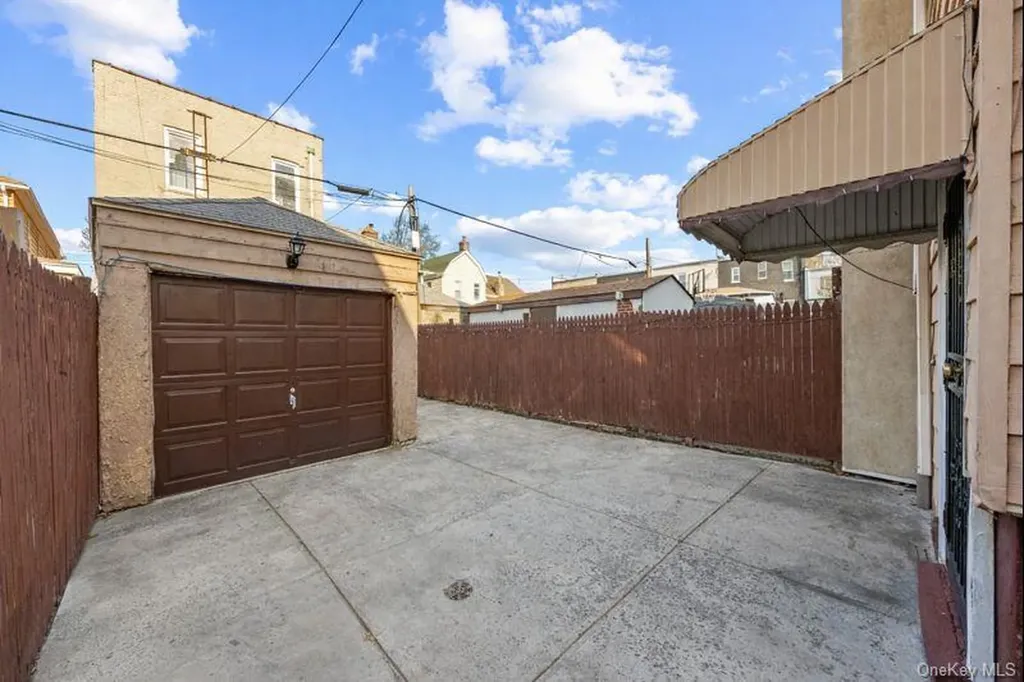 596 E 52nd Street Brooklyn NY 11203