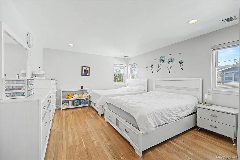 47 Favorite Lane Jericho NY 11753