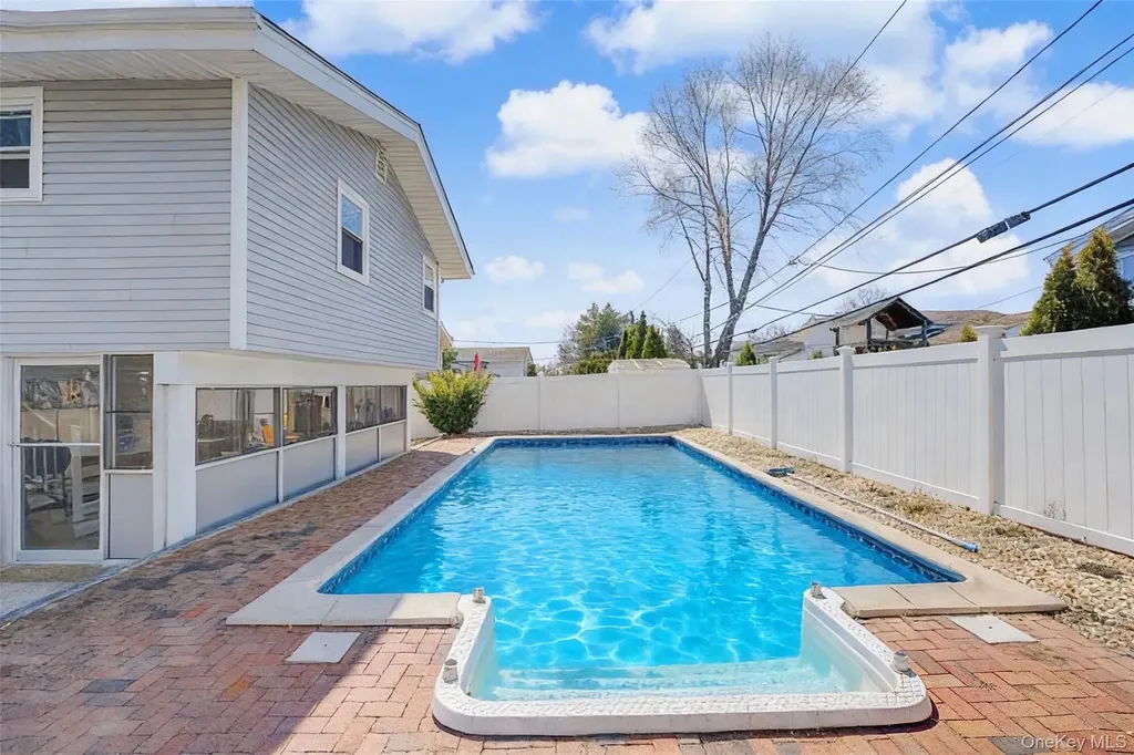 47 Favorite Lane Jericho NY 11753