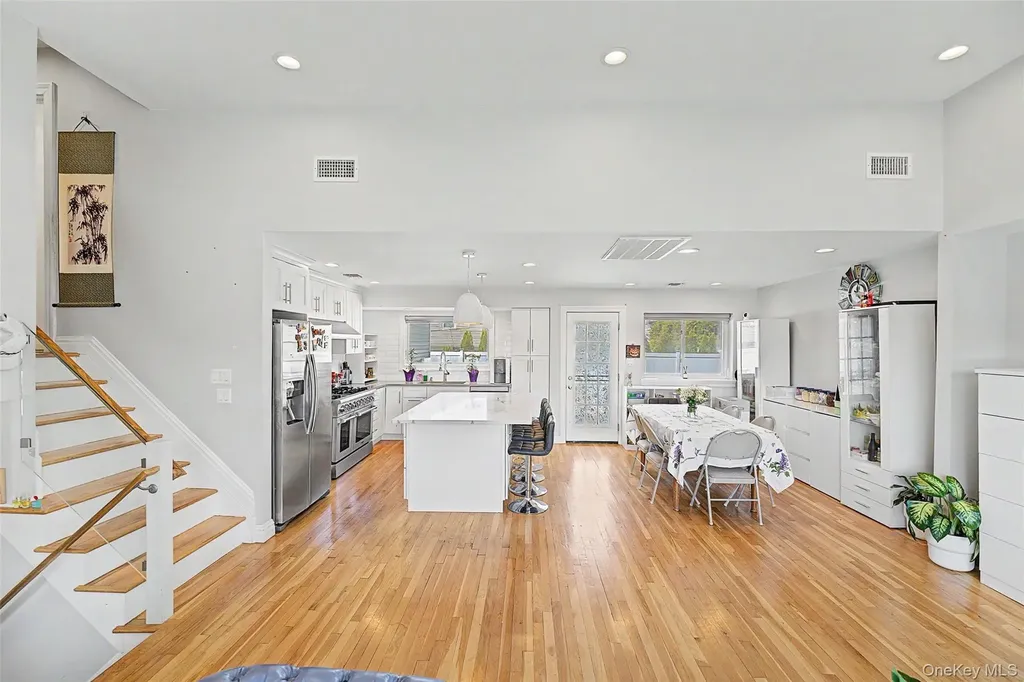 47 Favorite Lane Jericho NY 11753