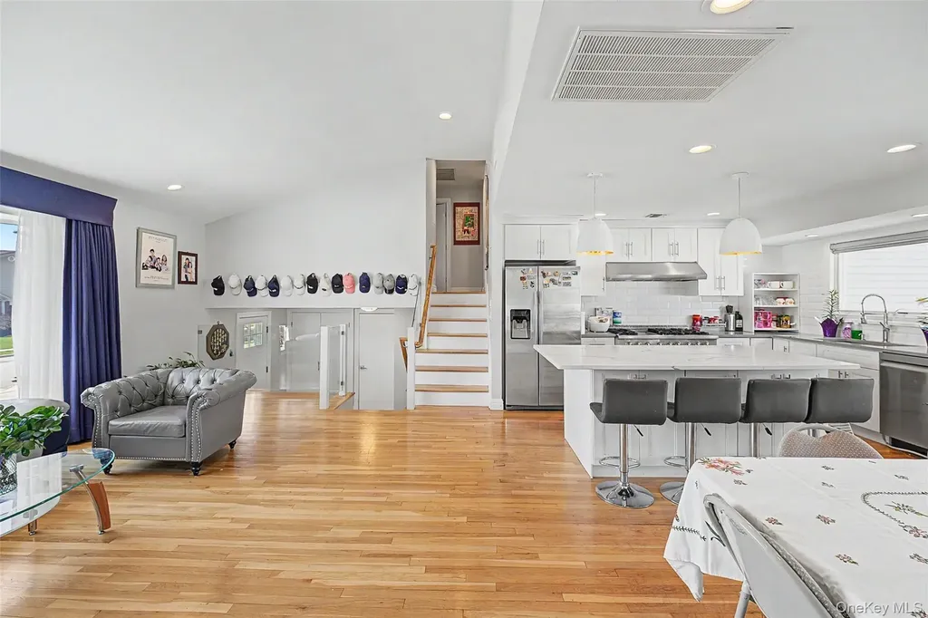47 Favorite Lane Jericho NY 11753