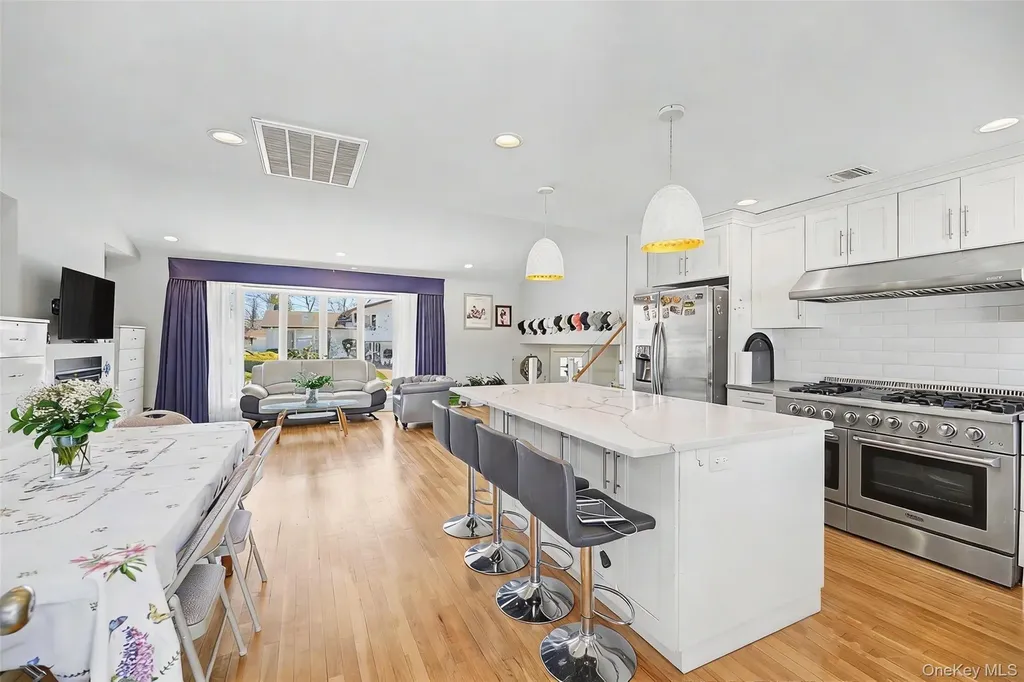 47 Favorite Lane Jericho NY 11753