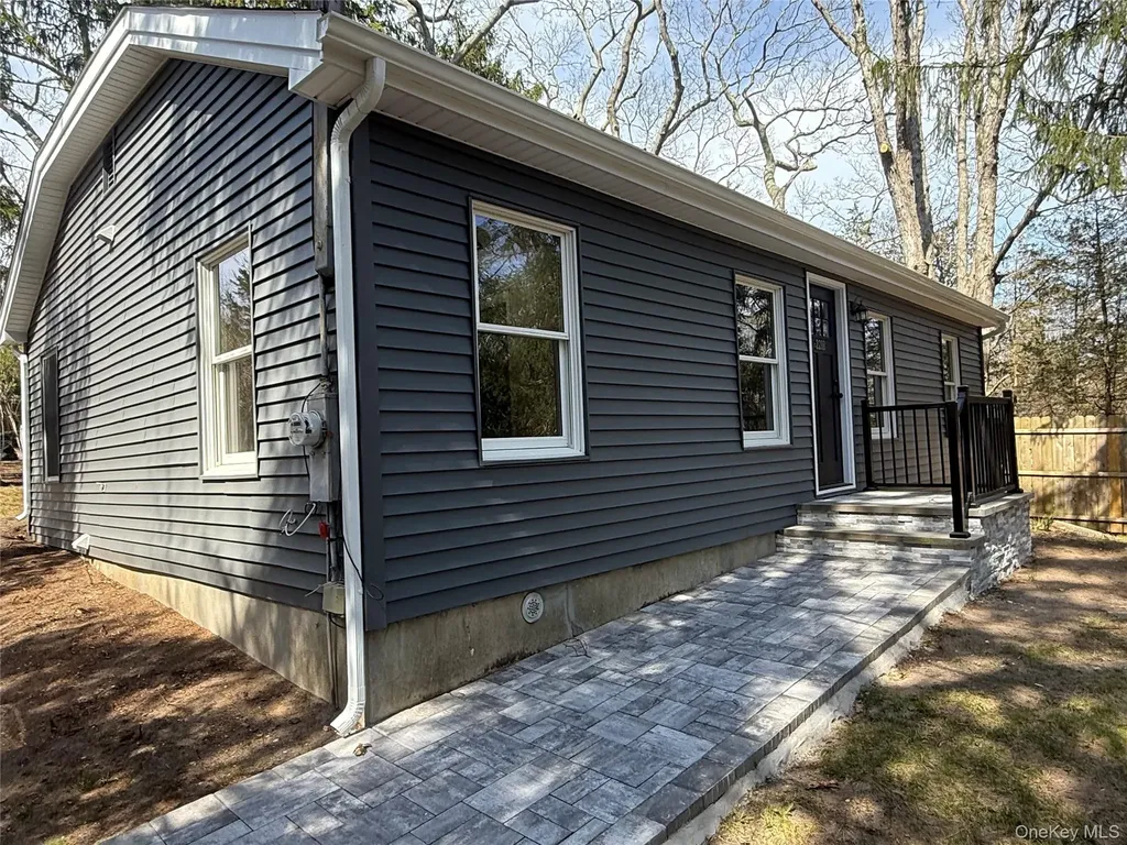 2288 River Road Calverton NY 11933