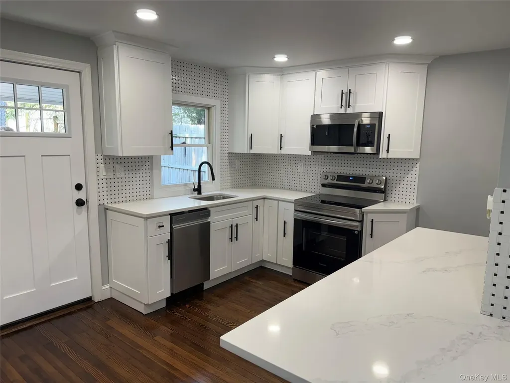 2288 River Road Calverton NY 11933