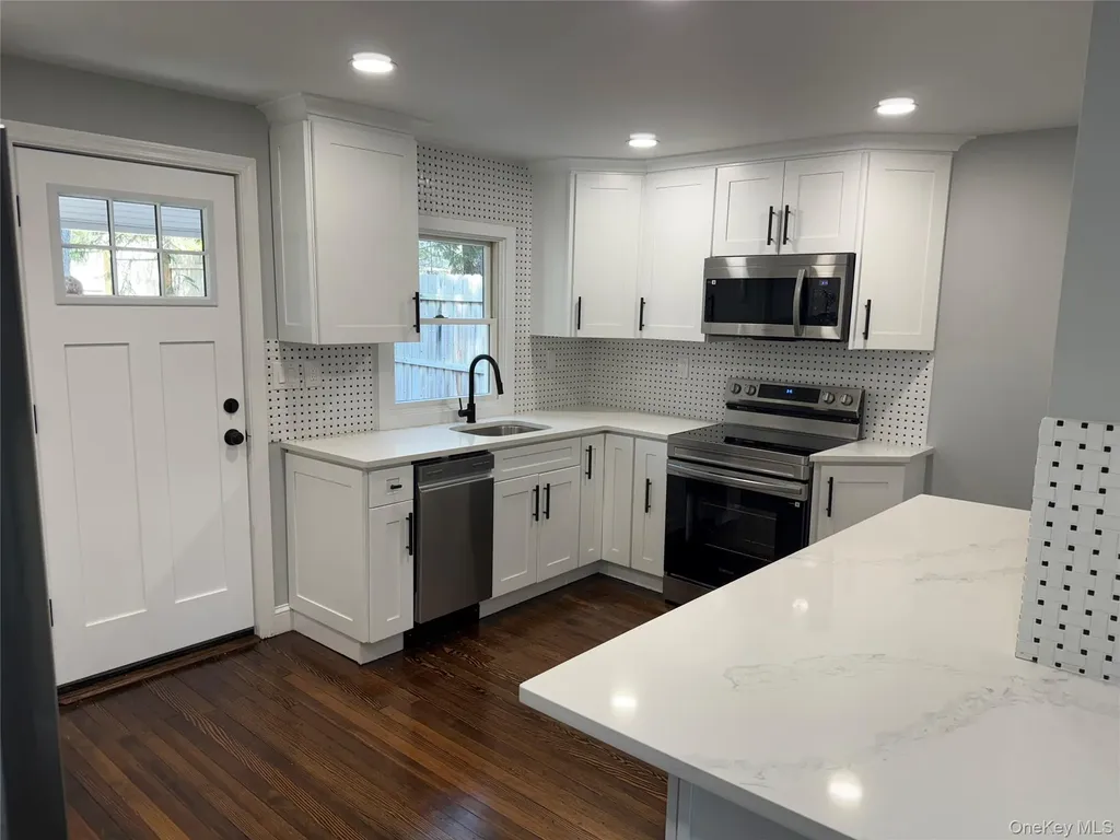 2288 River Road Calverton NY 11933