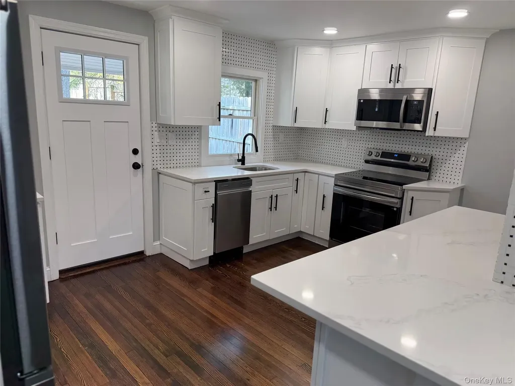2288 River Road Calverton NY 11933