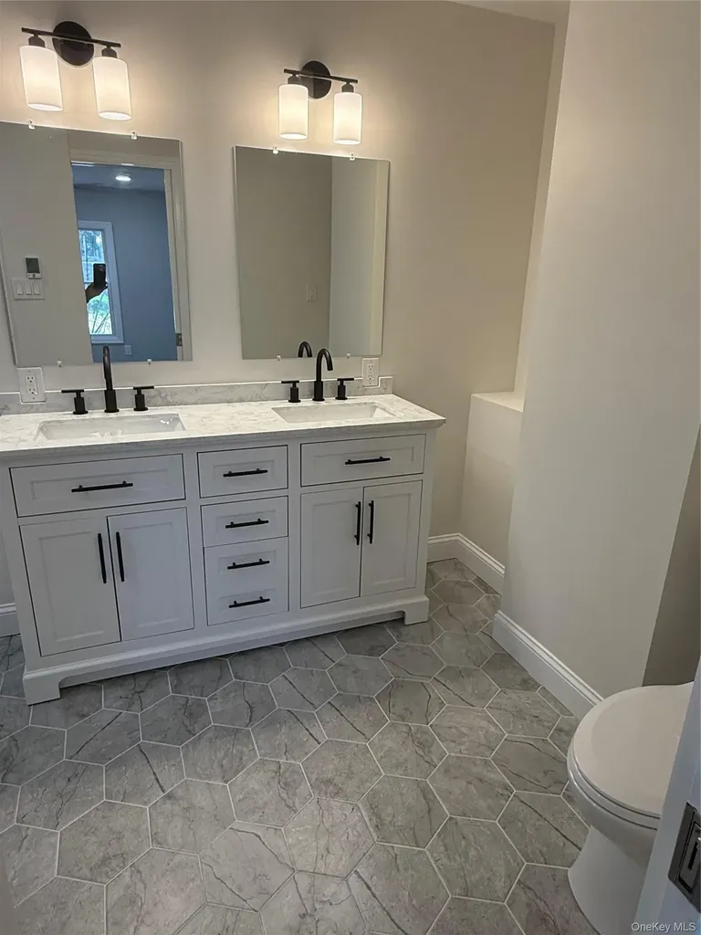 2288 River Road Calverton NY 11933