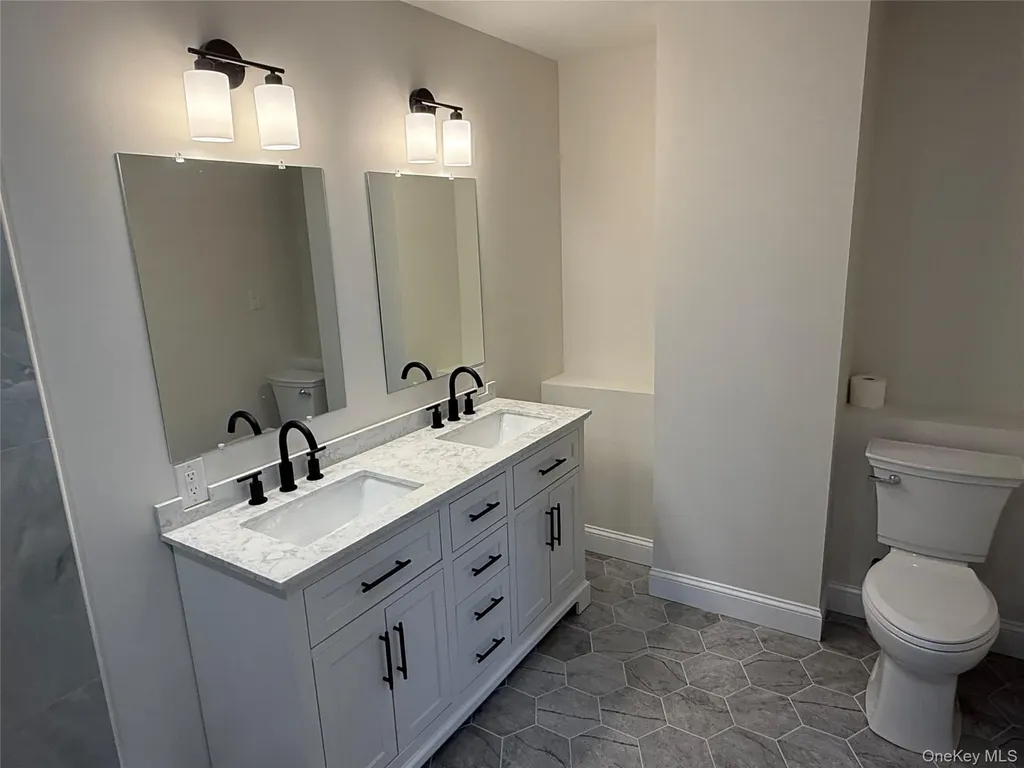 2288 River Road Calverton NY 11933