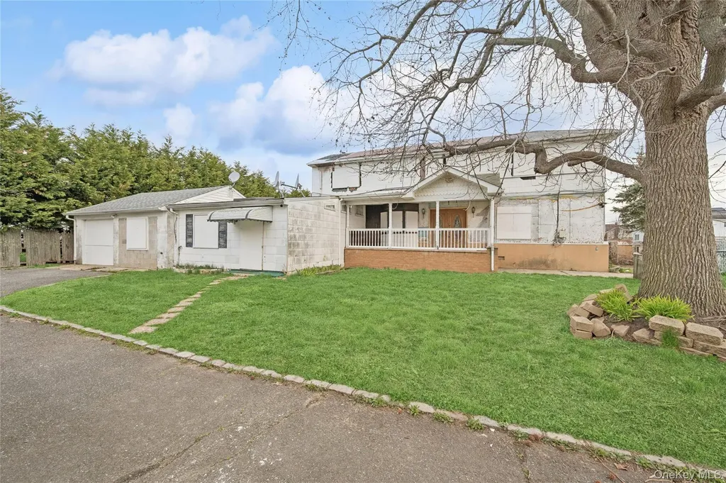 99 Wilson Avenue Amity Harbor NY 11701