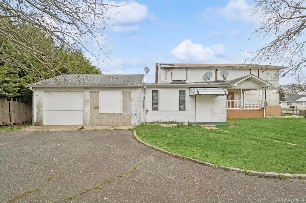 99 Wilson Avenue Amity Harbor NY 11701