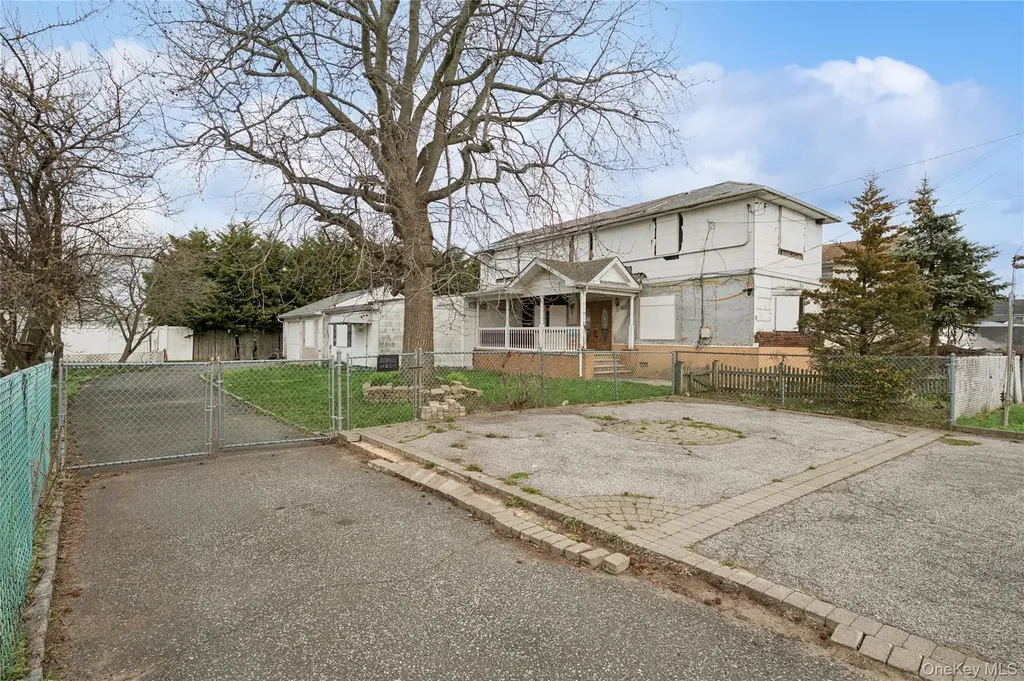 99 Wilson Avenue Amity Harbor NY 11701
