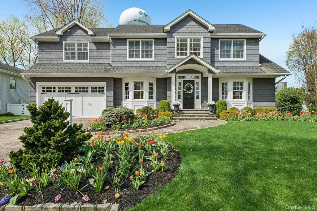 155 Bengeyfield Drive East Williston NY 11596