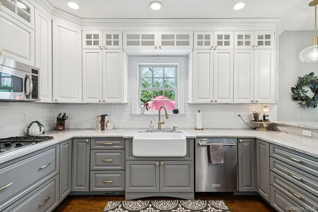 155 Bengeyfield Drive East Williston NY 11596