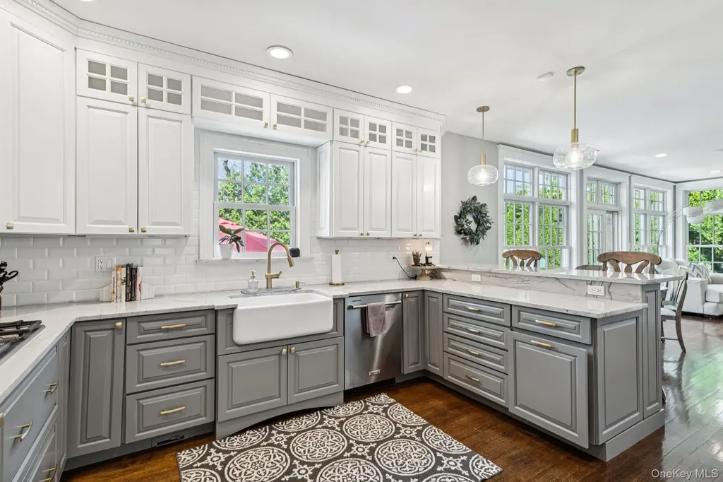 155 Bengeyfield Drive East Williston NY 11596