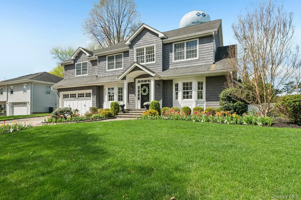 155 Bengeyfield Drive East Williston NY 11596