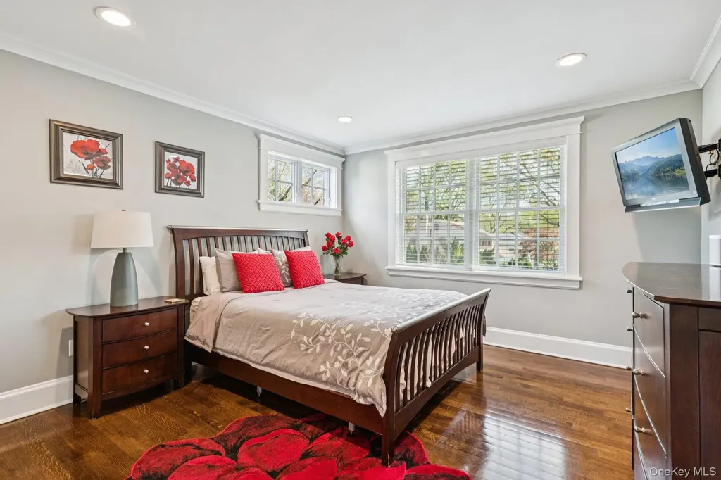 155 Bengeyfield Drive East Williston NY 11596
