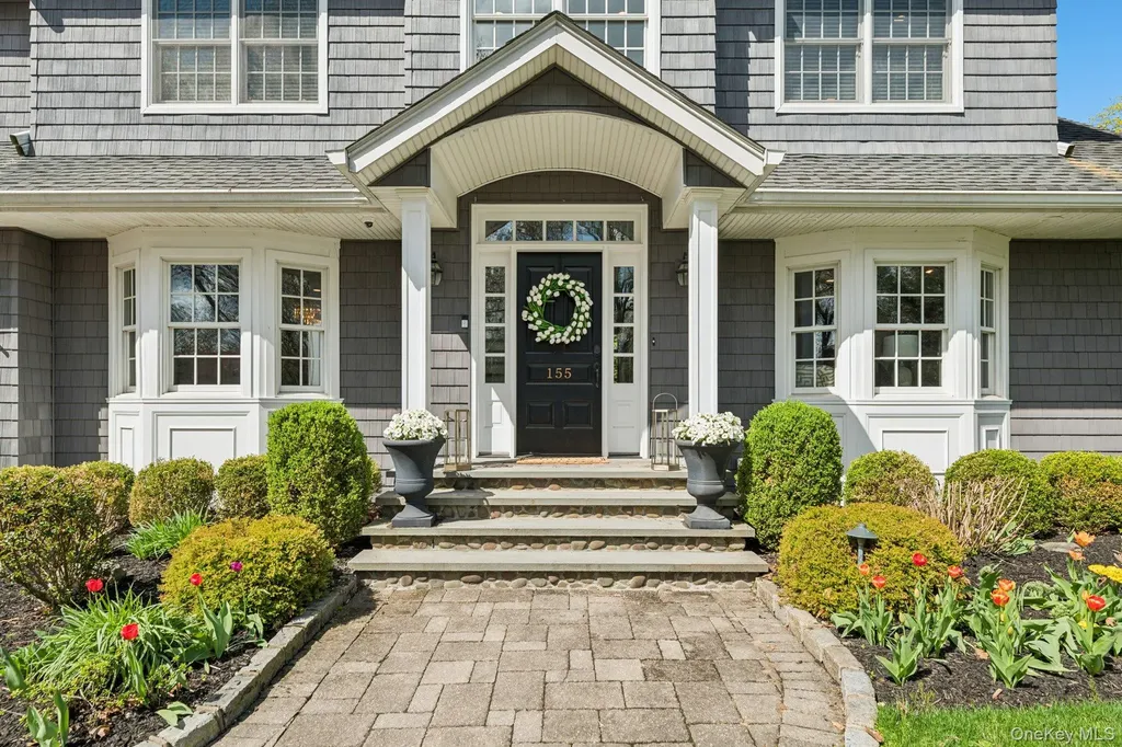 155 Bengeyfield Drive East Williston NY 11596