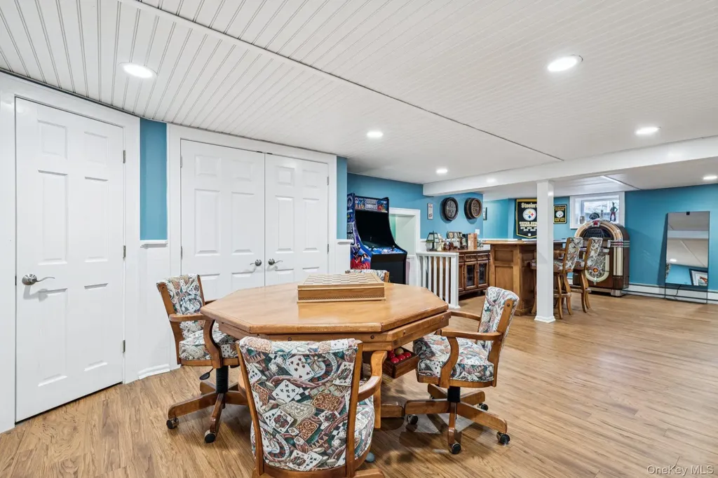155 Bengeyfield Drive East Williston NY 11596