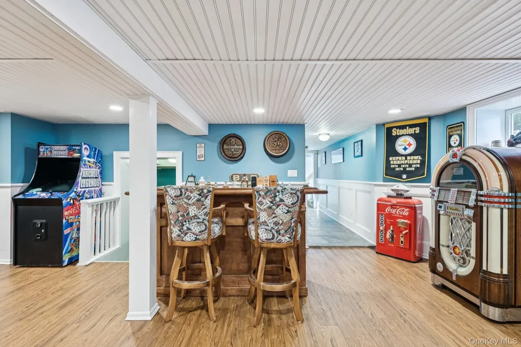 155 Bengeyfield Drive East Williston NY 11596