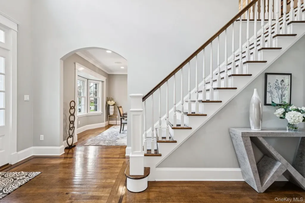 155 Bengeyfield Drive East Williston NY 11596