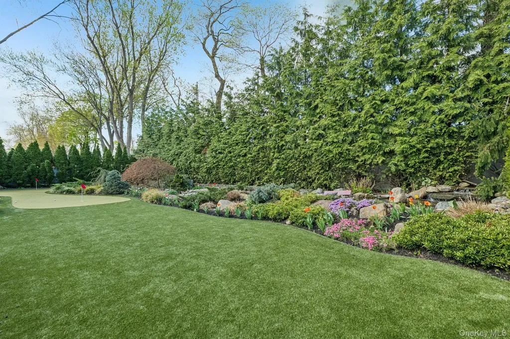 155 Bengeyfield Drive East Williston NY 11596