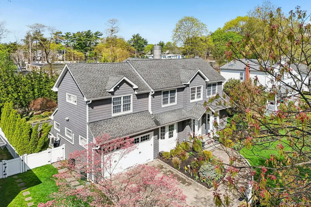 155 Bengeyfield Drive East Williston NY 11596