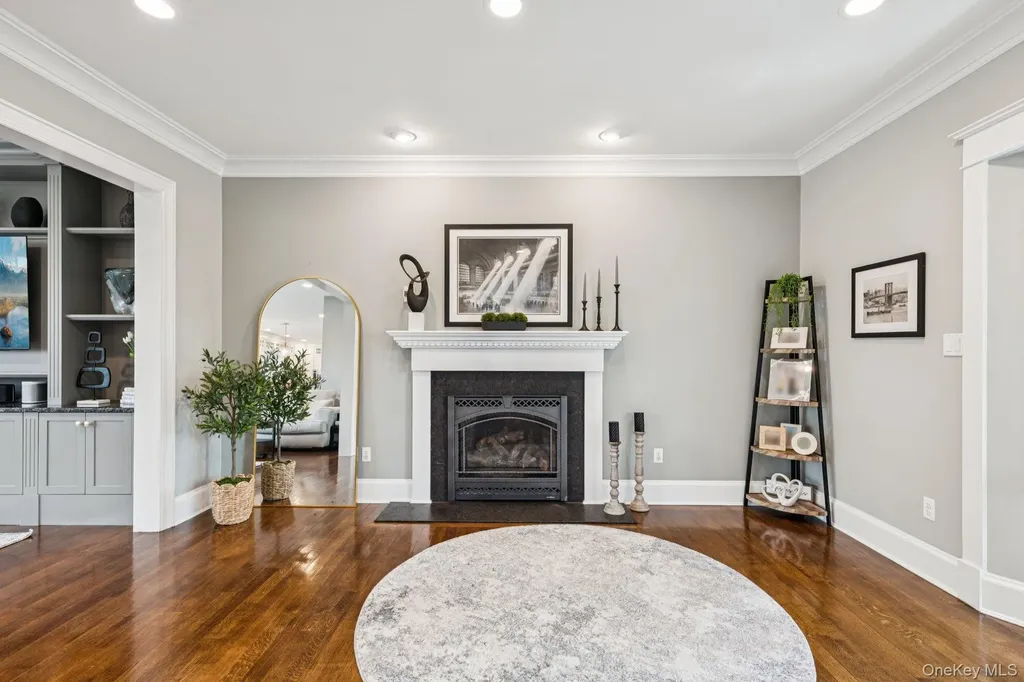 155 Bengeyfield Drive East Williston NY 11596