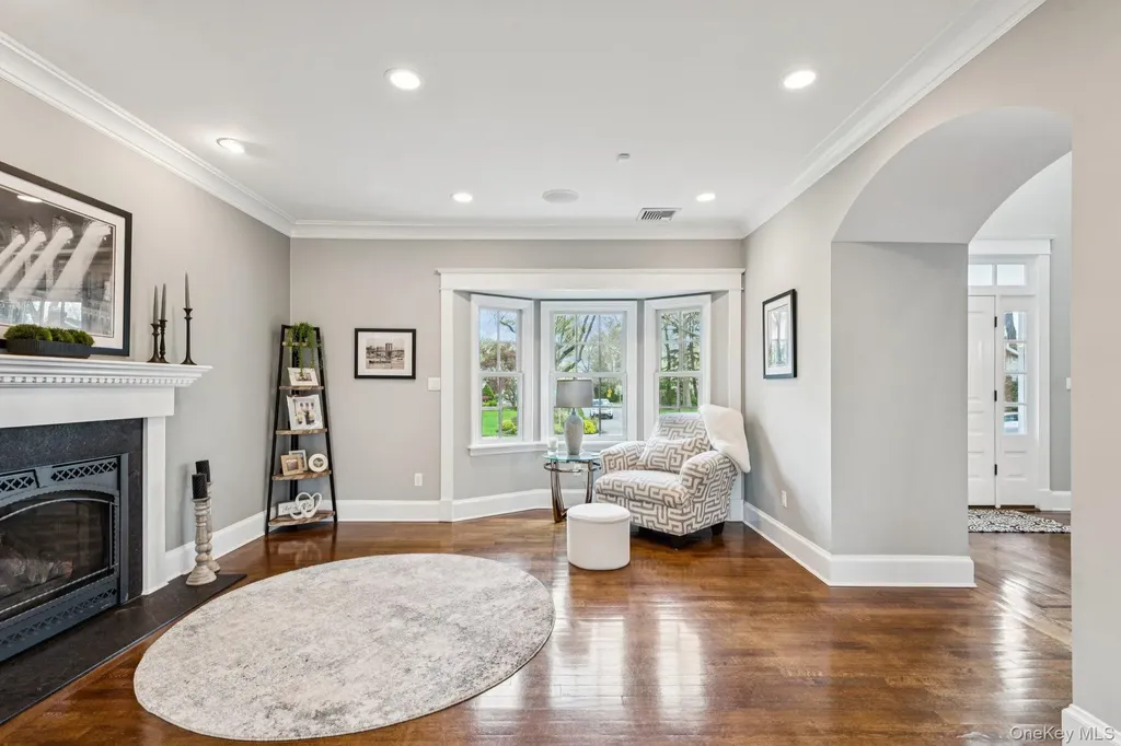 155 Bengeyfield Drive East Williston NY 11596