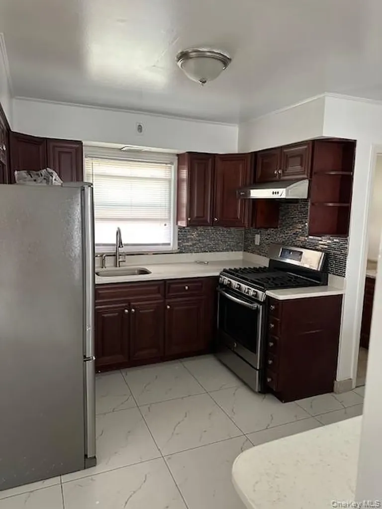 41 Clement Street Glen Cove NY 11542
