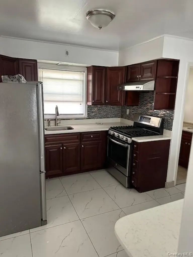 41 Clement Street Glen Cove NY 11542