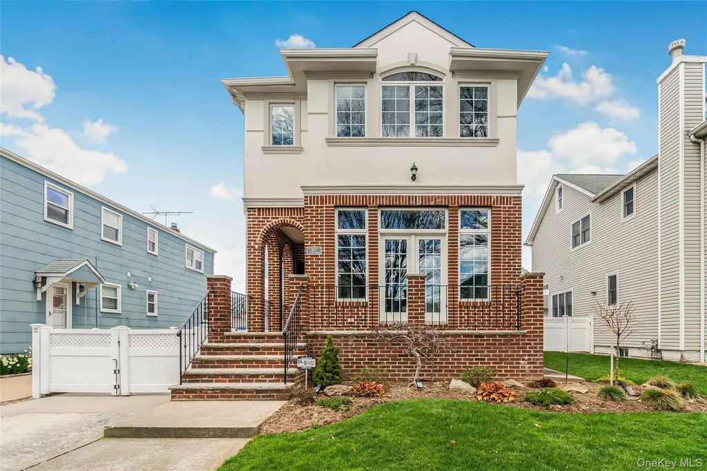 813 5th Avenue New Hyde Park NY 11040