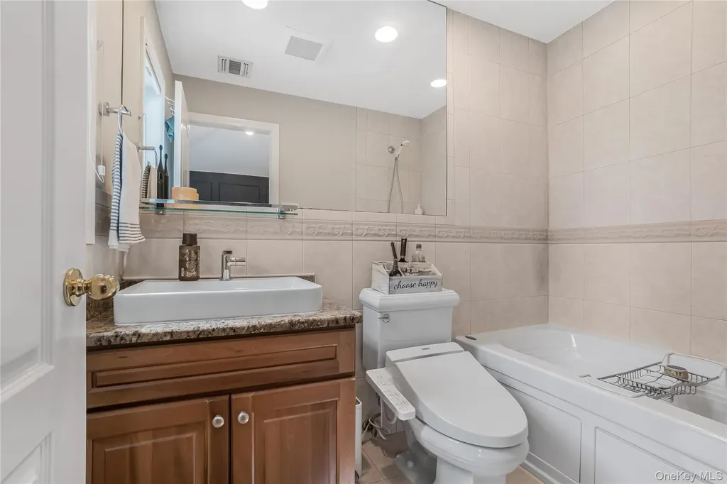 813 5th Avenue New Hyde Park NY 11040