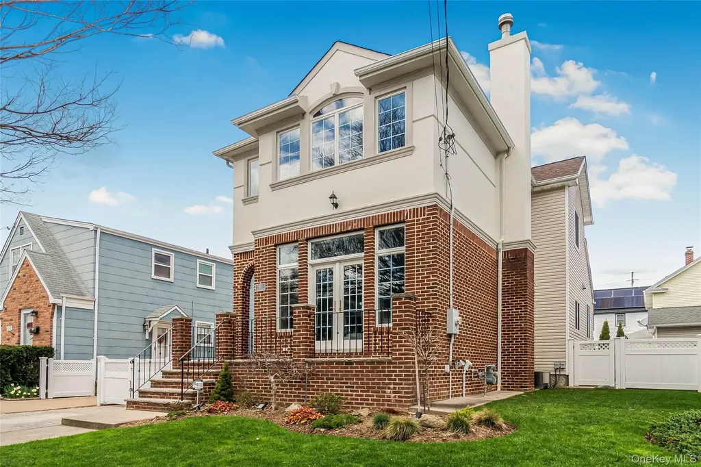 813 5th Avenue New Hyde Park NY 11040