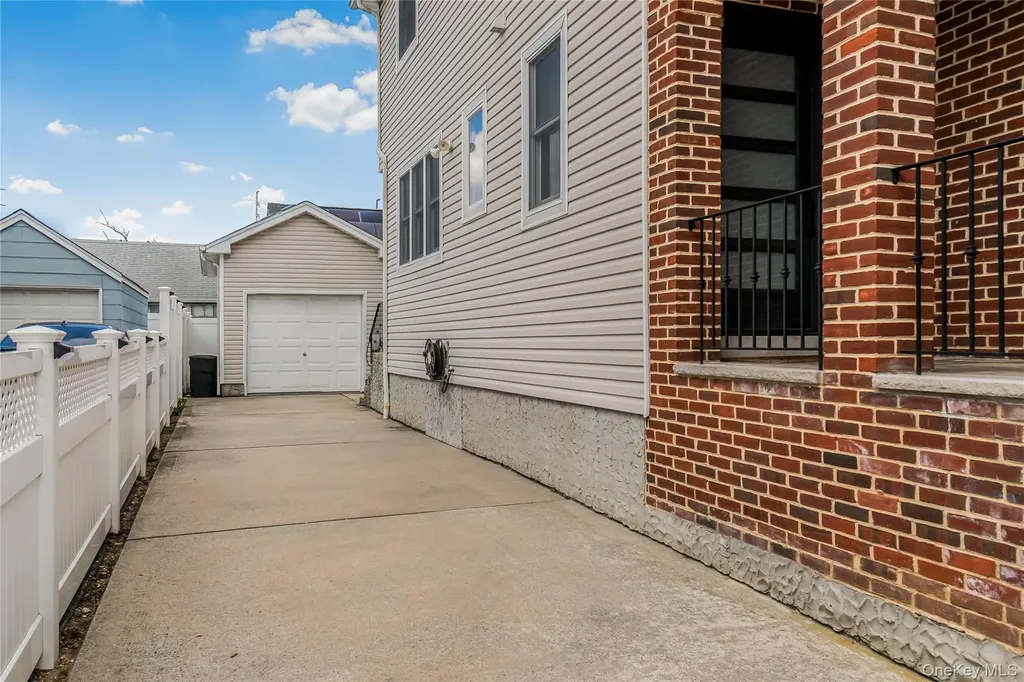 813 5th Avenue New Hyde Park NY 11040
